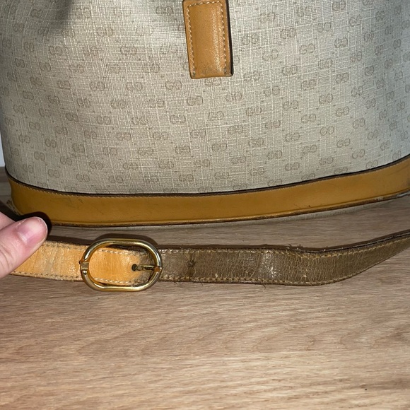 Authentic Gucci Vintage White Monogram Canvas Drawstring Bucket Bag - Picture 4 of 16